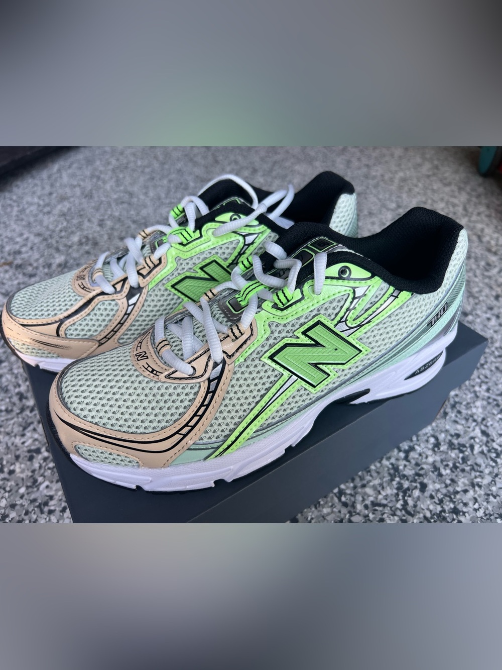 New Balance 740 - 6.5Y/8W